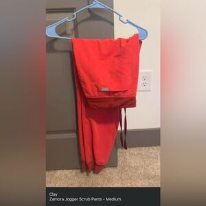 ***LIMITED EDITION*** CLAY FIGS Scrub Joggers SIZE 
Medium